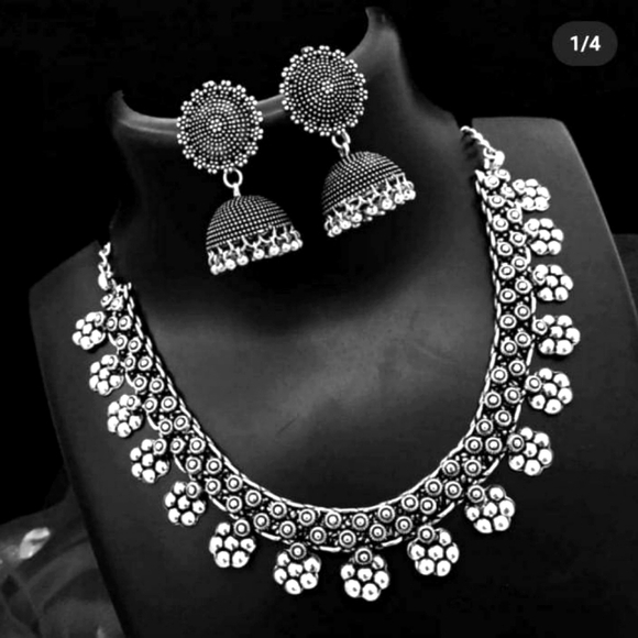 Necklace with earrings - Picture 1 of 1